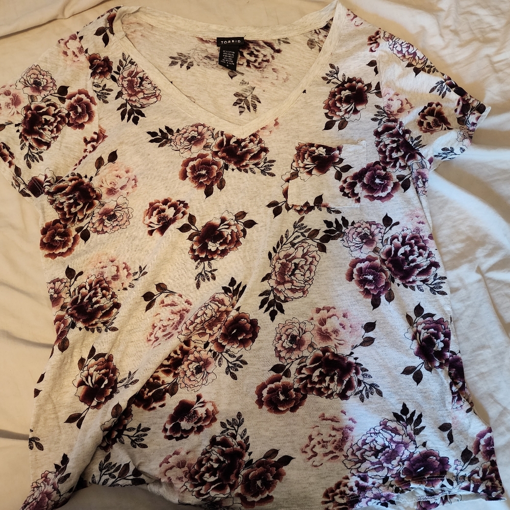 Torrid white floral t shirt